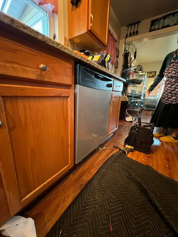 Side view of the dishwasher installation