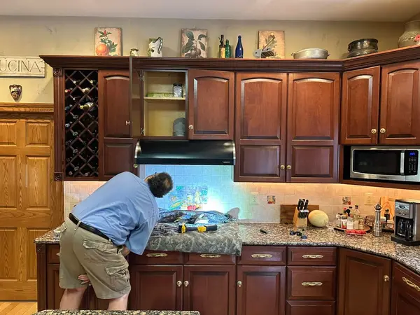 Lamkin Handyman at work on a range hood installation in a customer's kitchen